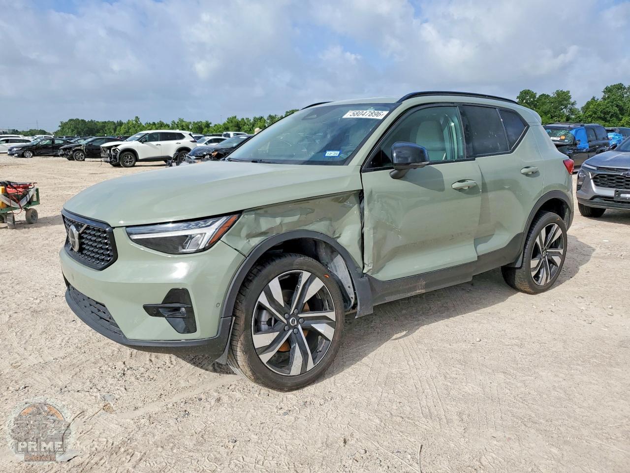 2023 VOLVO XC40 — фото 1