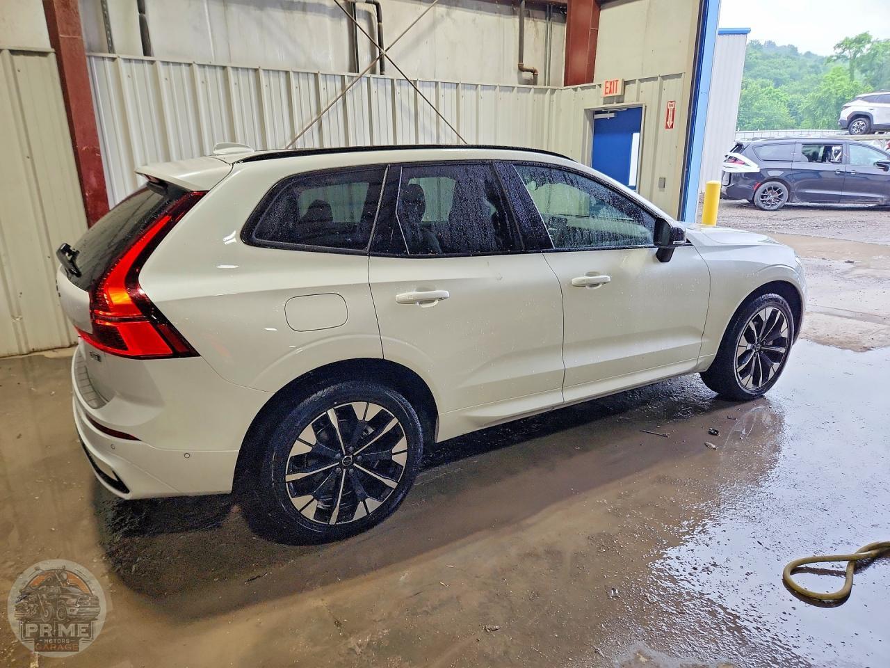 2026 VOLVO XC60 — фото 3
