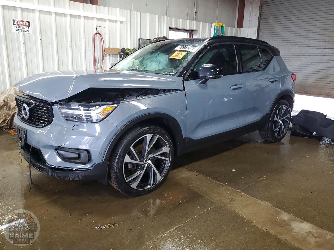 2022 VOLVO XC40 — фото 1