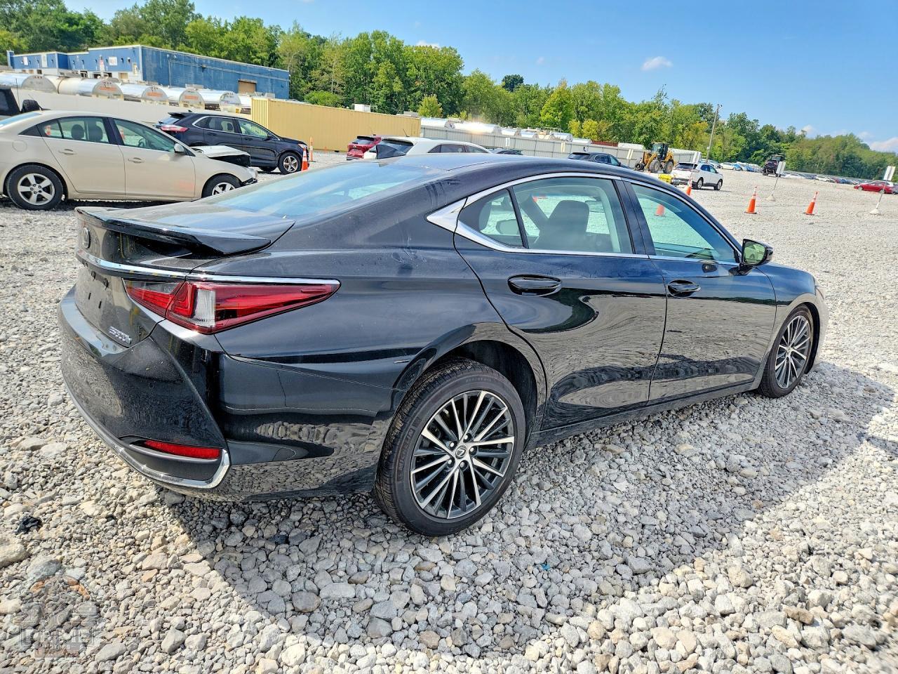 2025 LEXUS ES — фото 2