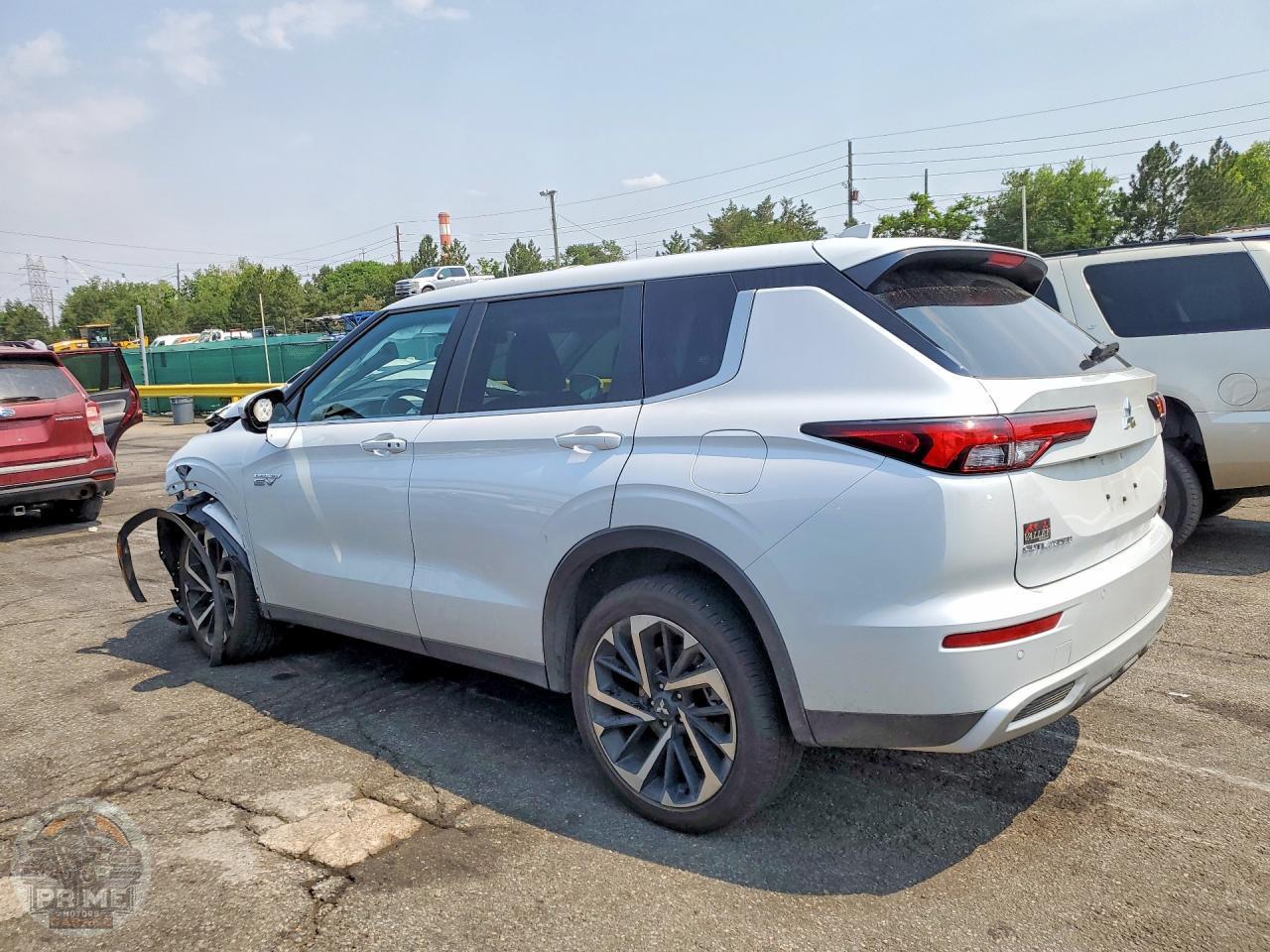 2025 MITSUBISHI OUTLANDER — фото 2