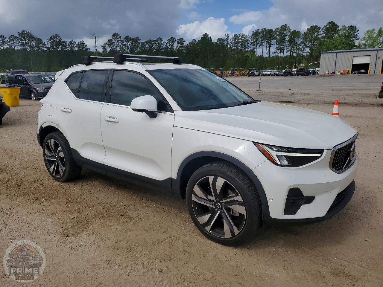 2024 VOLVO XC40 — фото 4