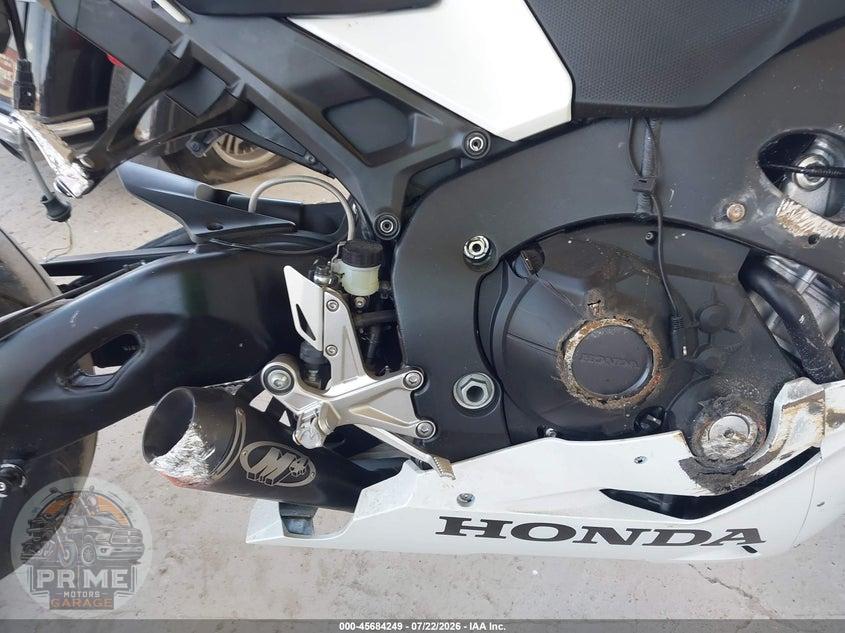 2026 HONDA CBR1000 RR — фото 8