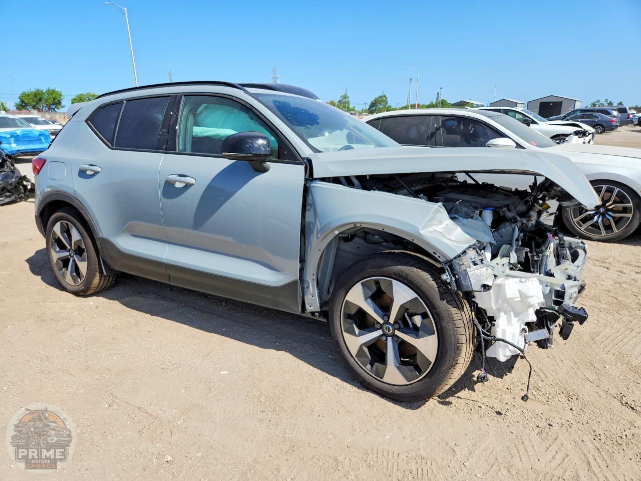 2026 VOLVO XC40 — фото 4