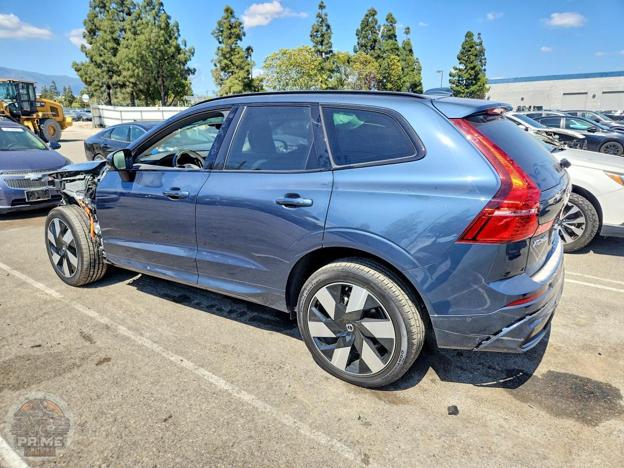 2025 VOLVO XC60 — фото 3