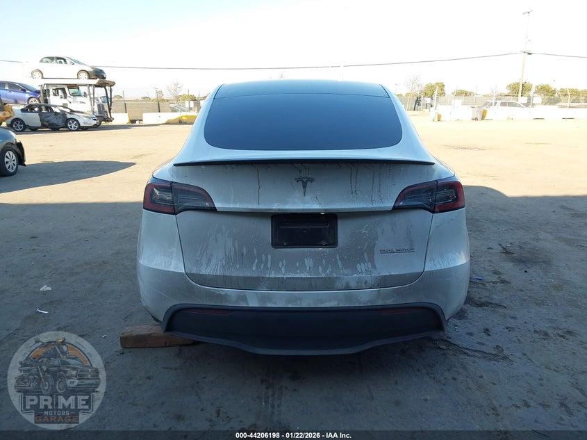 2024 TESLA MODEL Y PERFORMANCE DUAL MOTOR ALL-WHEEL DRIVE — фото 15