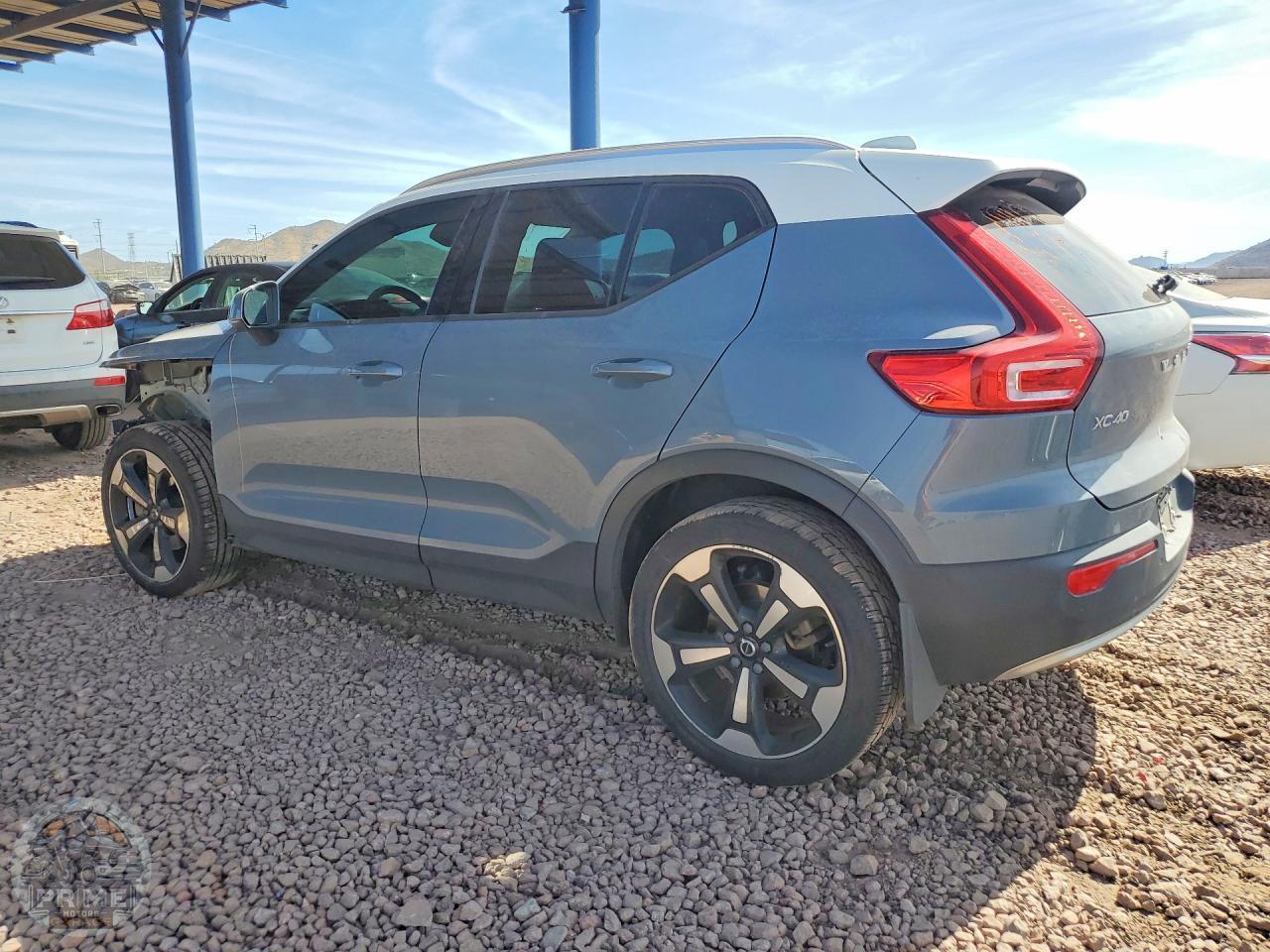2020 VOLVO XC40 — фото 4