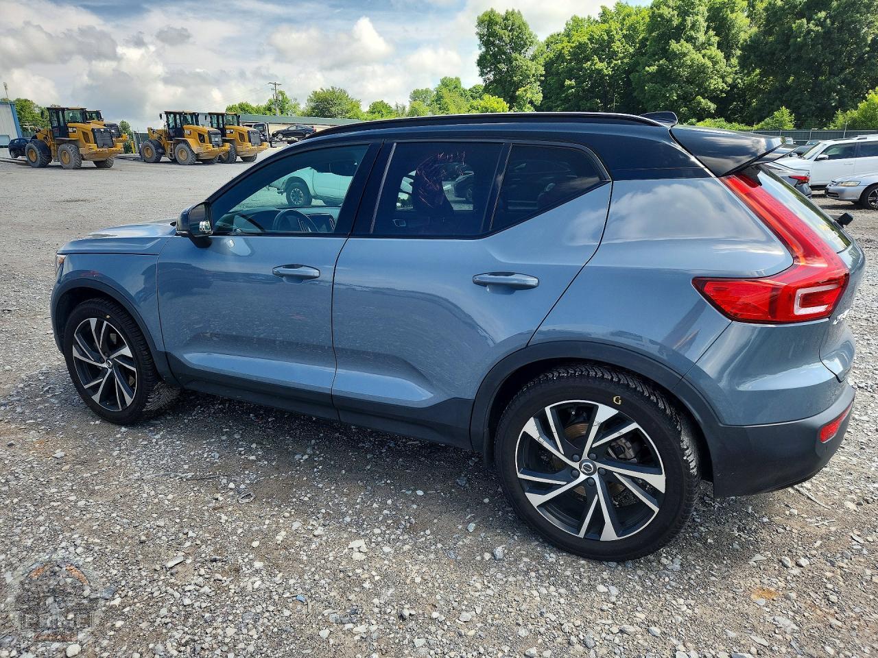 2021 VOLVO XC40 — фото 2