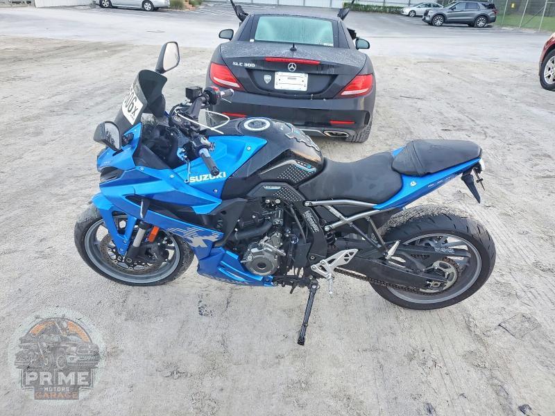 2025 SUZUKI GSX800 — фото 3