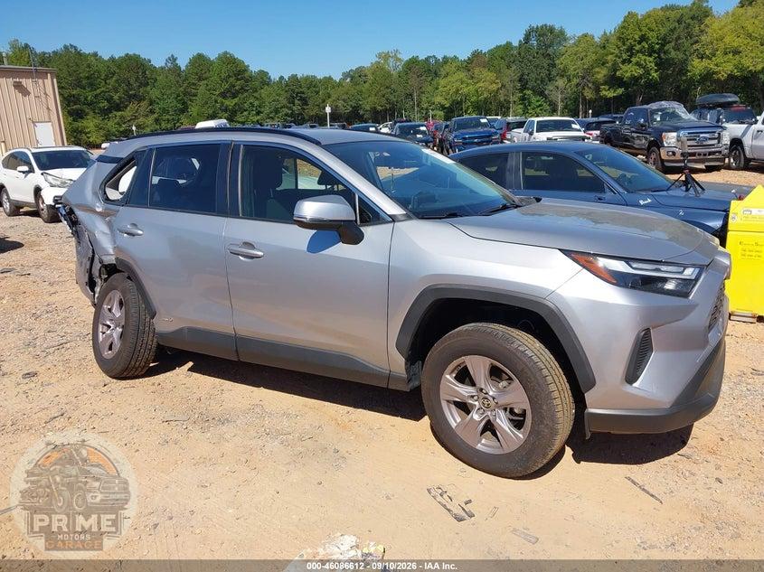 2024 TOYOTA RAV4 HYBRID XLE — фото 13