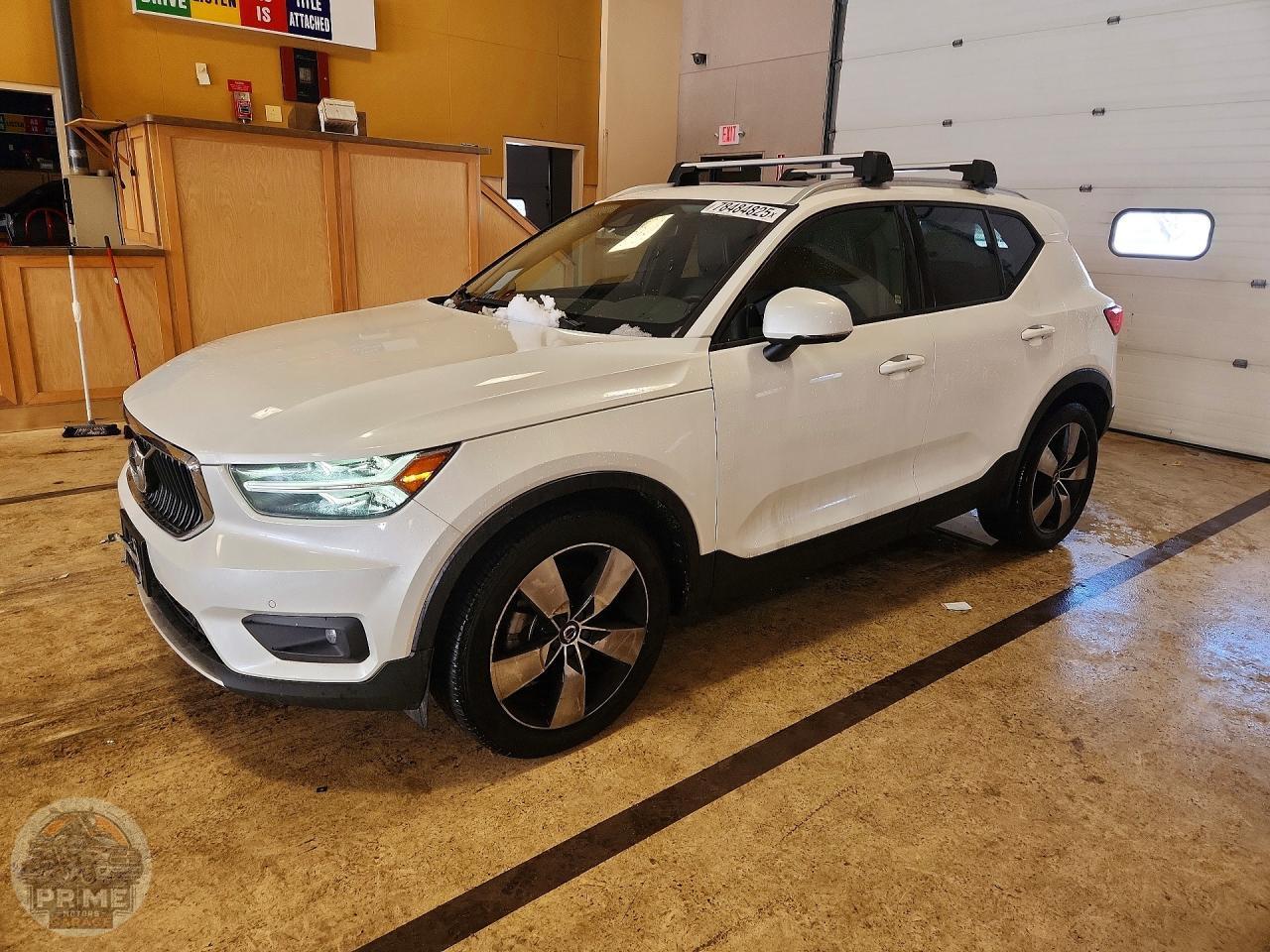 2021 VOLVO XC40 — фото 1