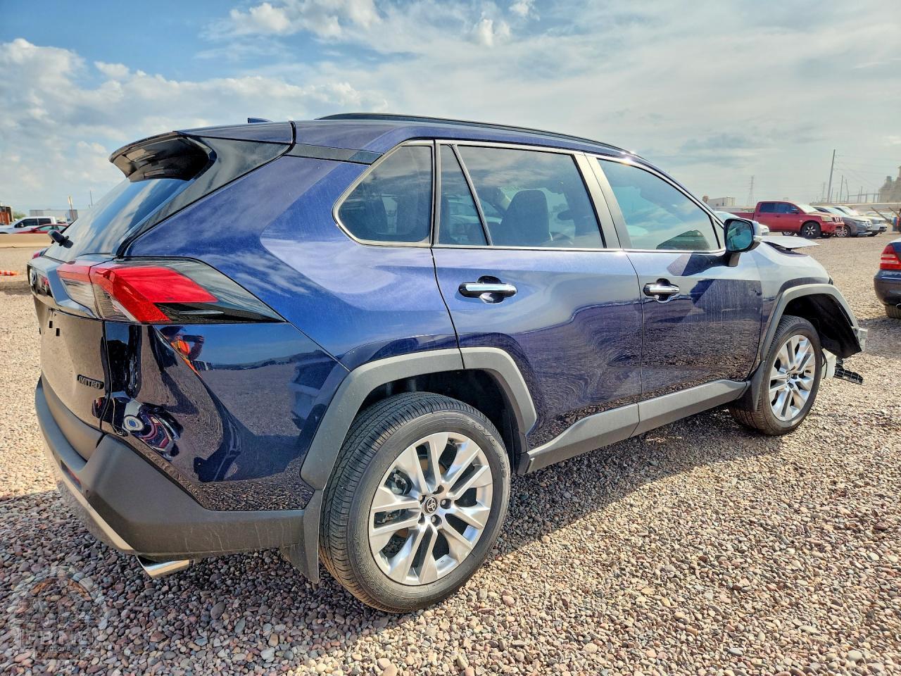 2025 TOYOTA RAV4 — фото 5