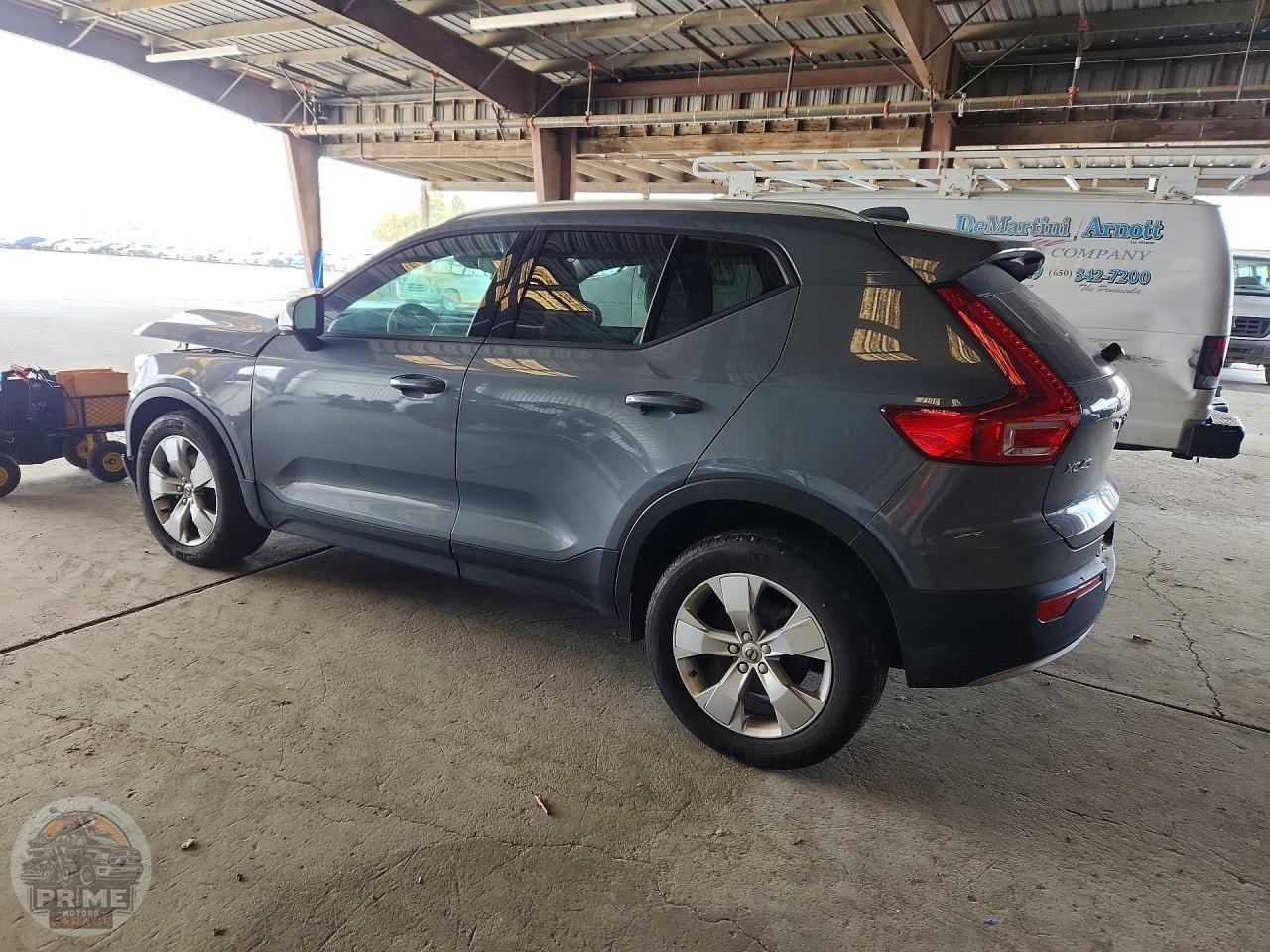 2021 VOLVO XC40 — фото 2