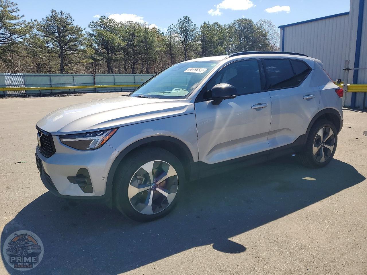 2023 VOLVO XC40 — фото 1