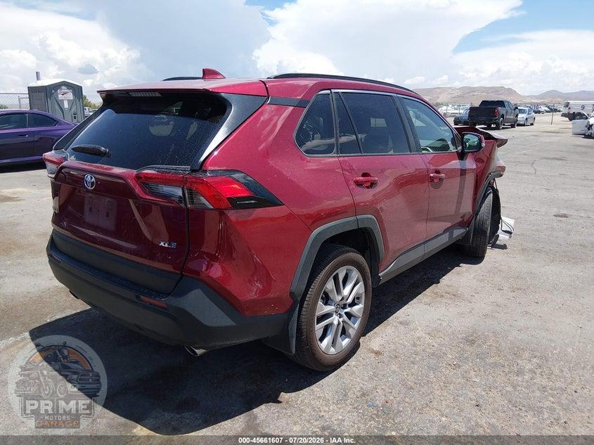 2025 TOYOTA RAV4 XLE PREMIUM — фото 4