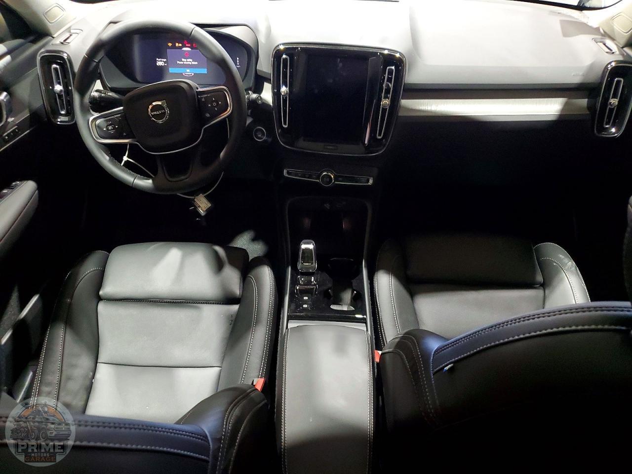 2026 VOLVO XC40 — фото 8