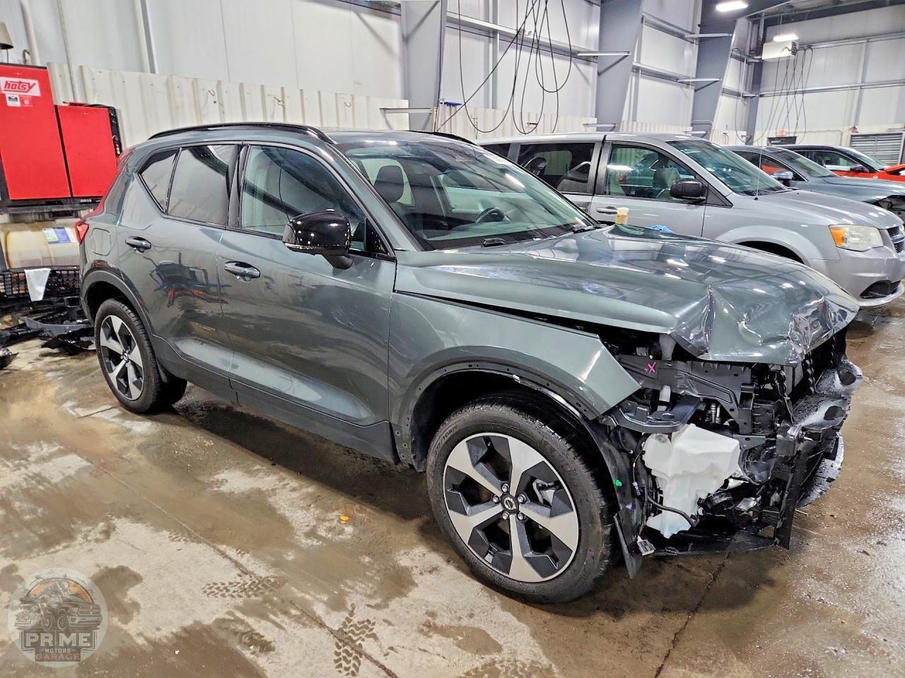 2026 VOLVO XC40 — фото 4