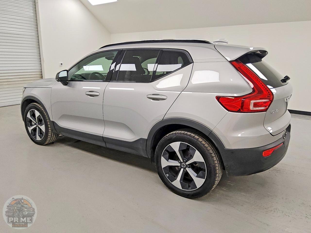 2025 VOLVO XC40 — фото 2