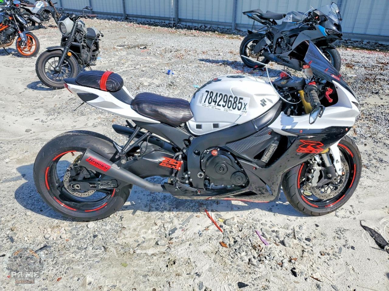 2019 SUZUKI GSX R750 — фото 1