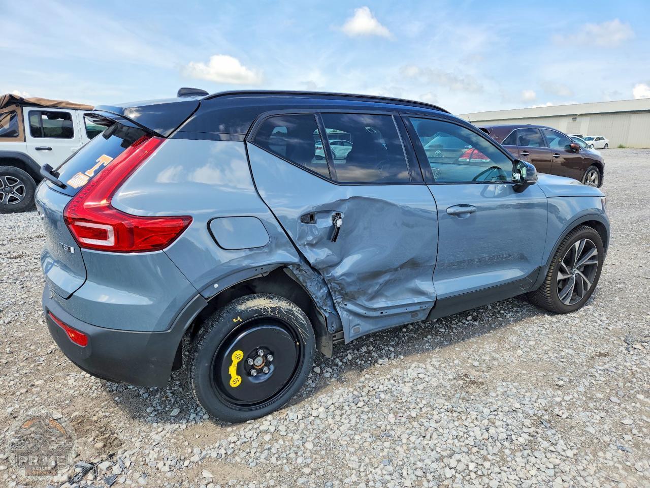 2021 VOLVO XC40 — фото 3