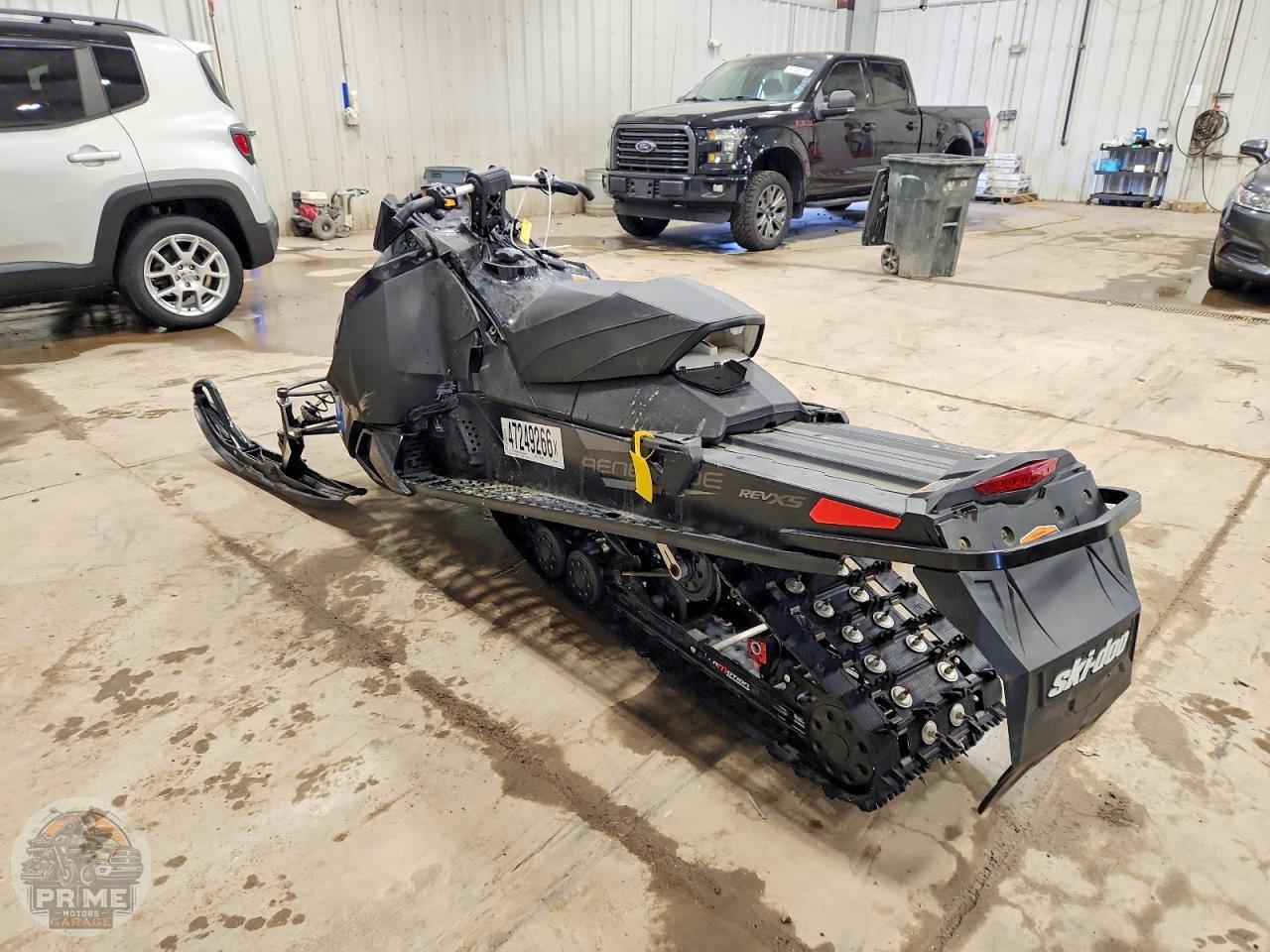 2017 SKI-DOO RENEGADE — фото 3