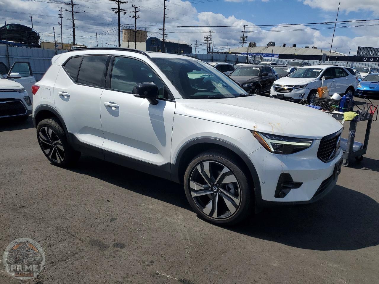 2024 VOLVO XC40 — фото 4
