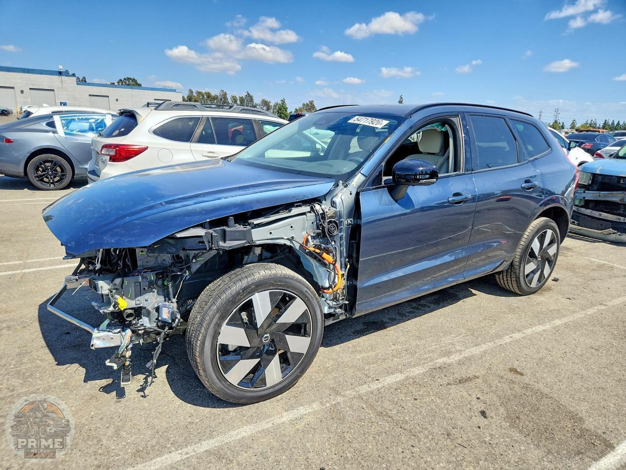 2025 VOLVO XC60 — фото 2