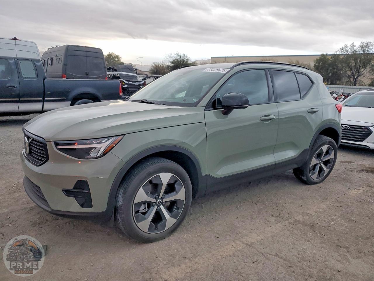 2024 VOLVO XC40 — фото 1