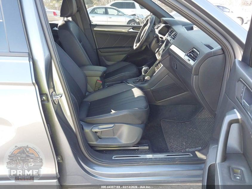 2024 VOLKSWAGEN TIGUAN 2.0T SE R-LINE BLACK — фото 5