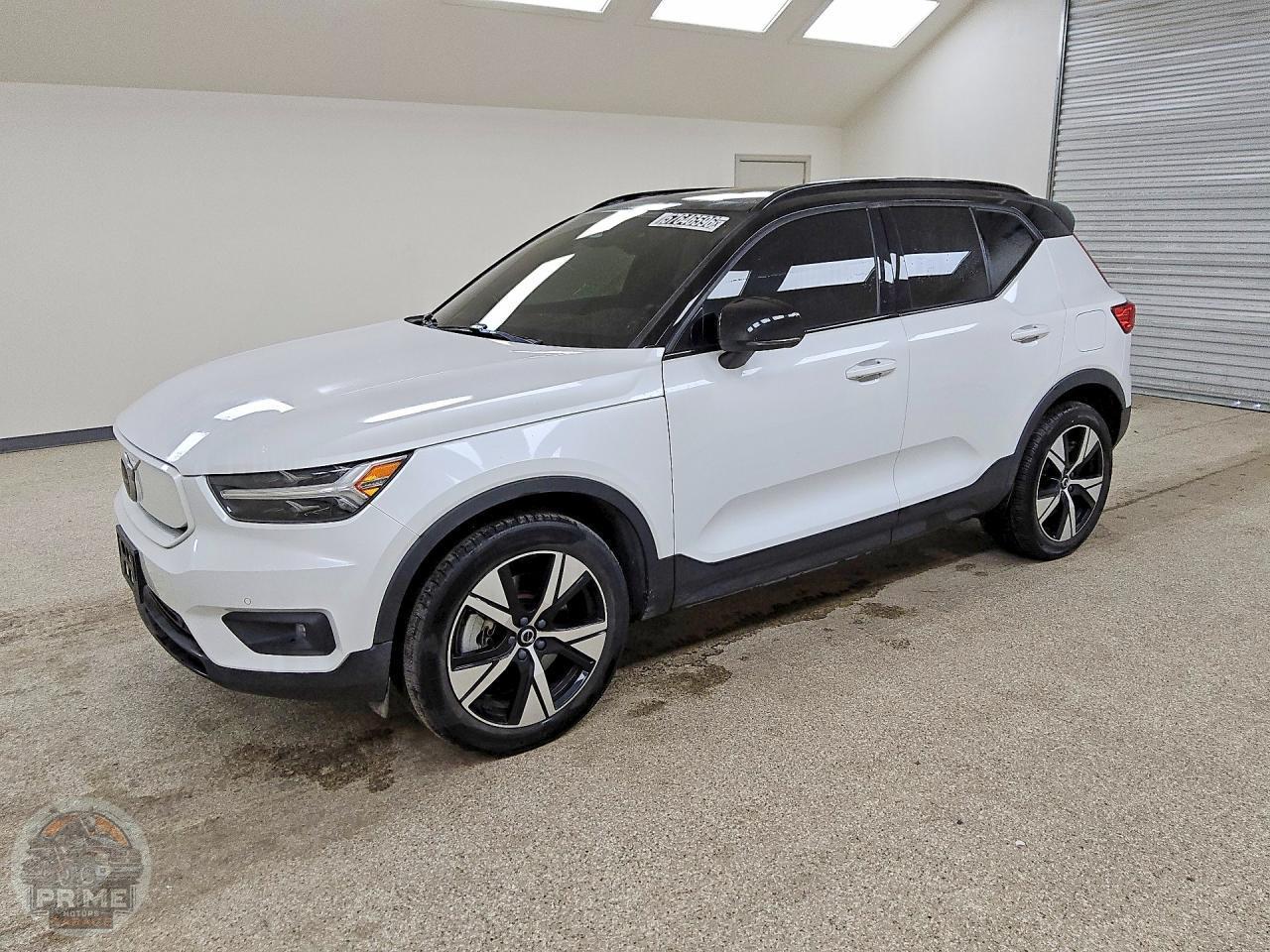 2021 VOLVO XC40 — фото 2