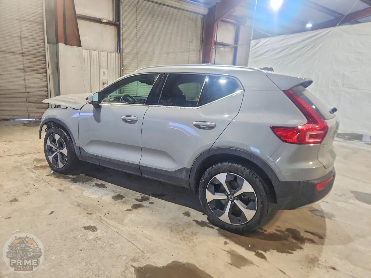2025 VOLVO XC40 — фото 2