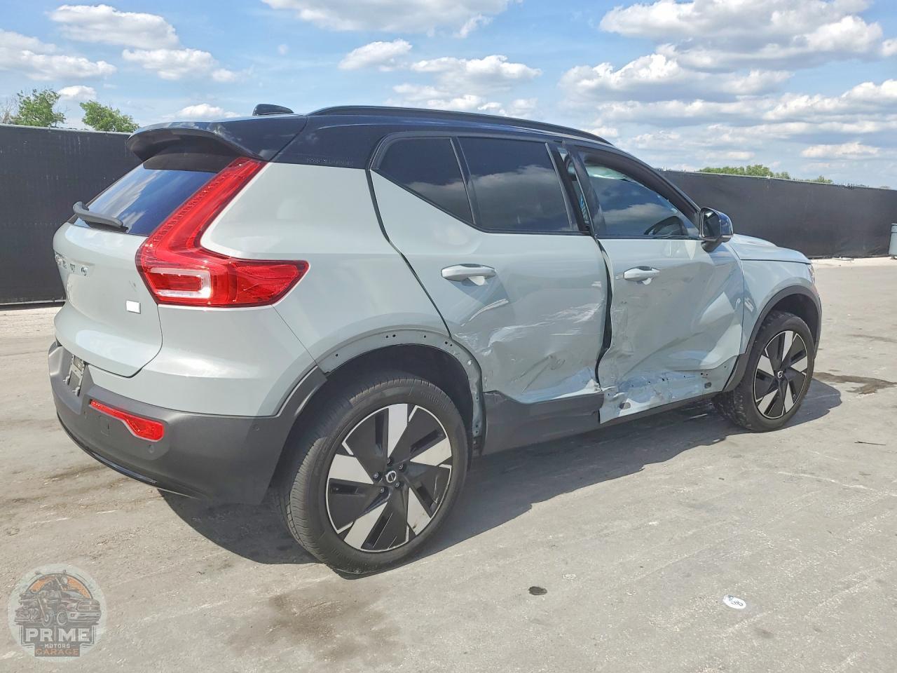 2024 VOLVO XC40 — фото 6