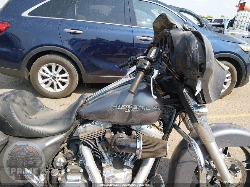 2015 HARLEY-DAVIDSON FLHX (STREET GLIDE) STREET GLIDE — фото 15