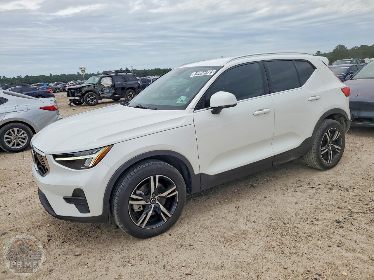 2024 VOLVO XC40 — фото 1