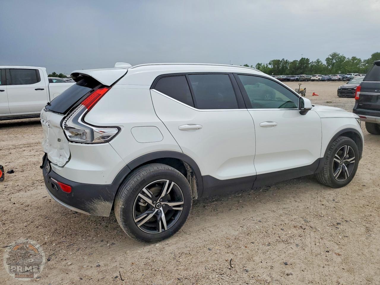 2024 VOLVO XC40 — фото 3