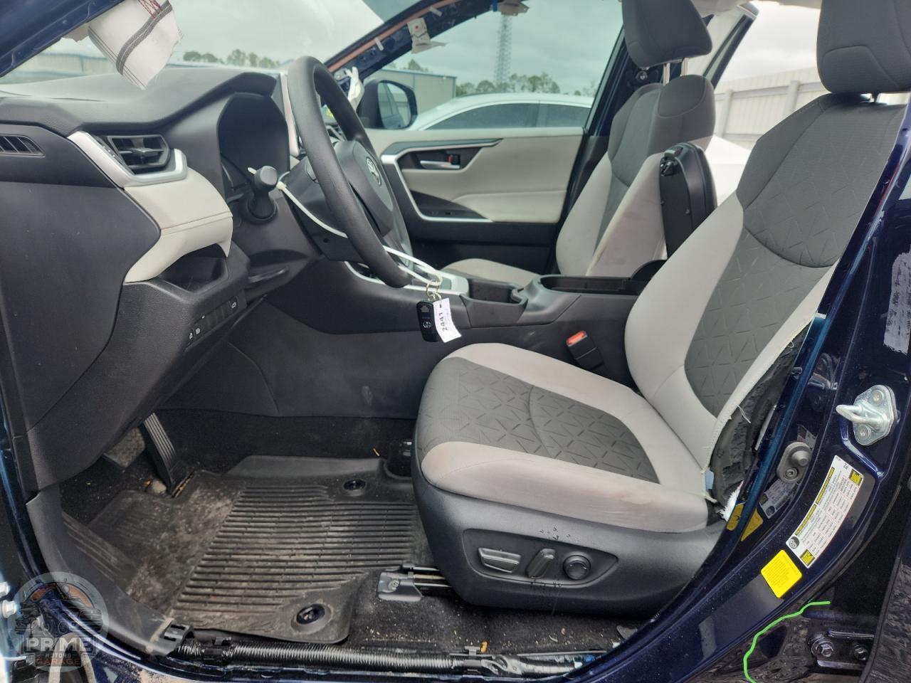 2025 TOYOTA RAV4 — фото 7