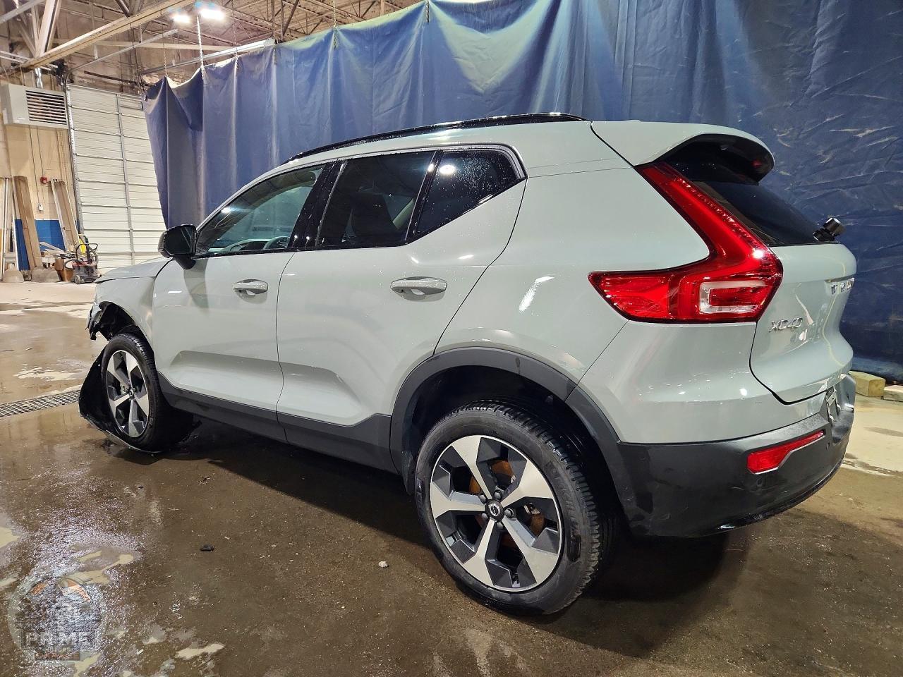2026 VOLVO XC40 — фото 2