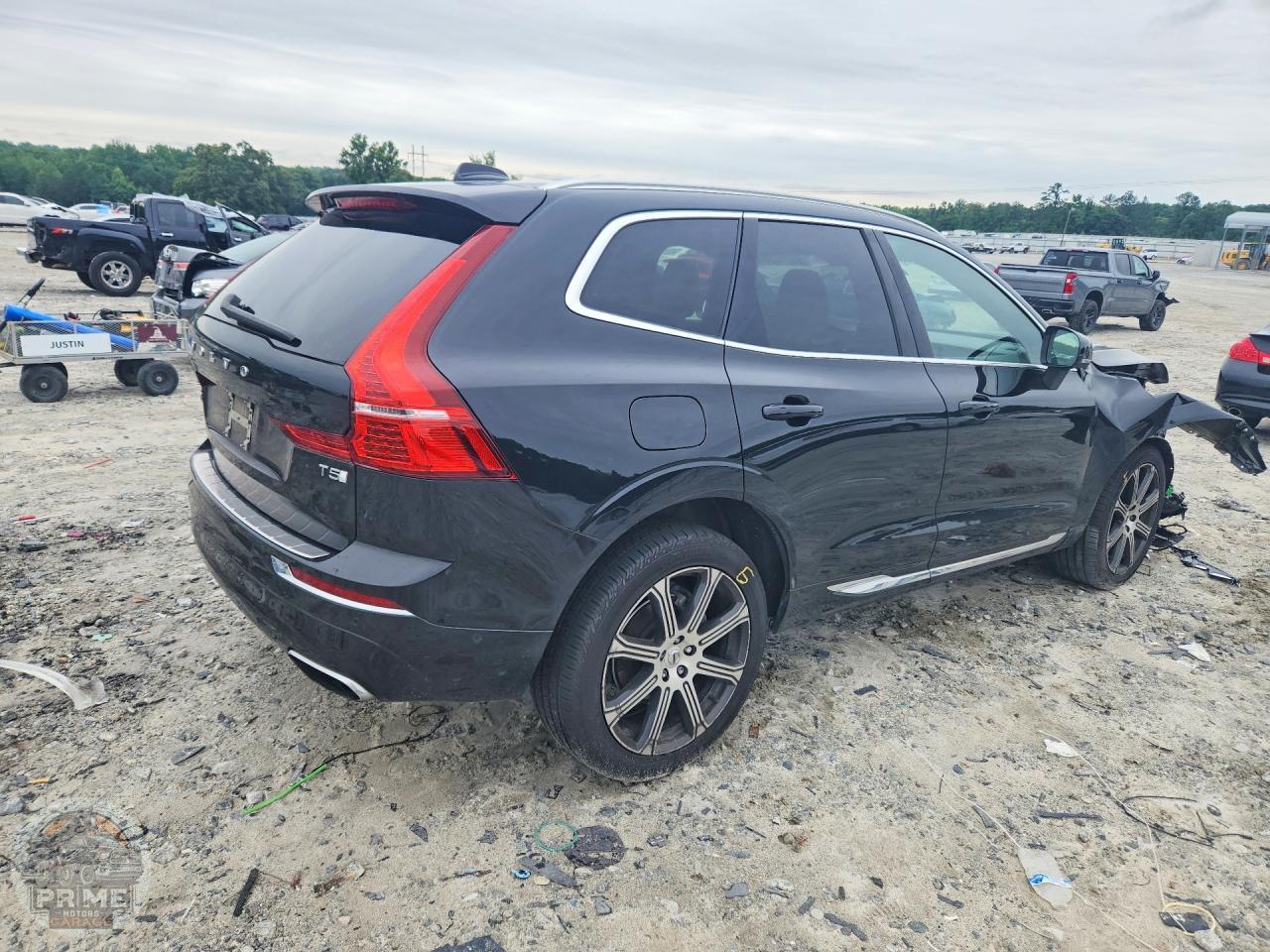 2021 VOLVO XC60 — фото 3