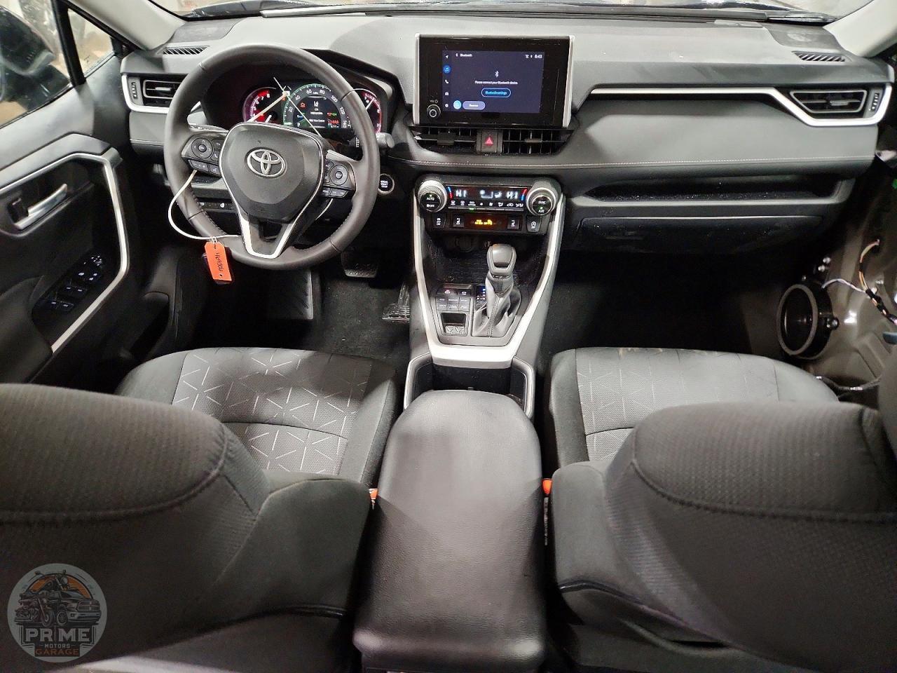 2025 TOYOTA RAV4 — фото 8