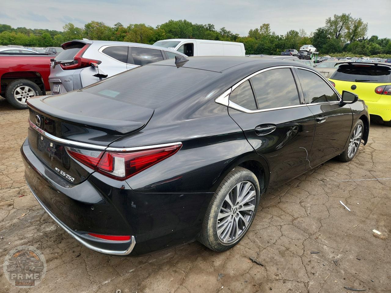 2021 LEXUS ES — фото 3