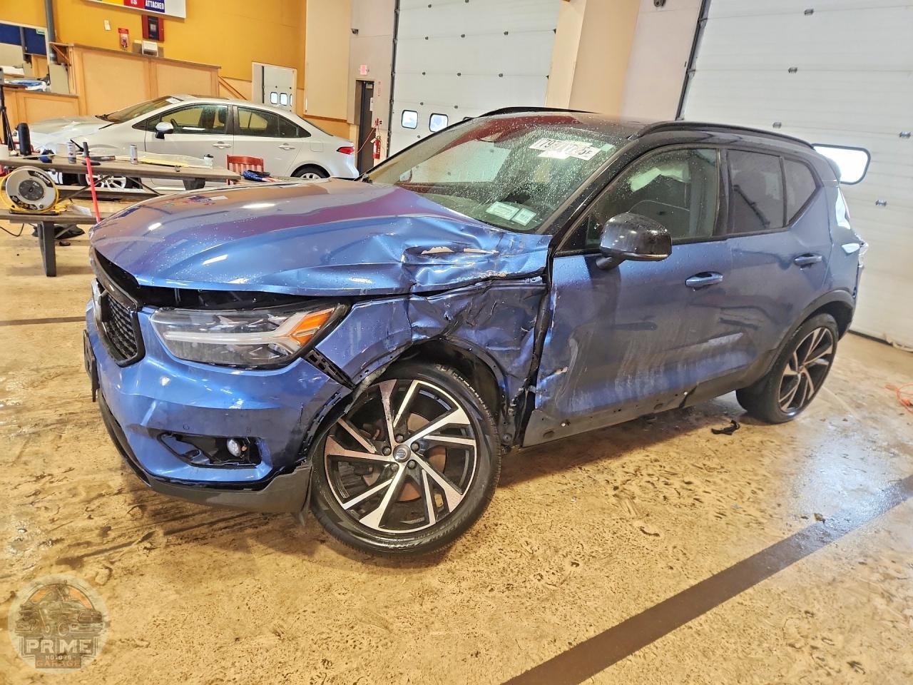 2021 VOLVO XC40 — фото 1