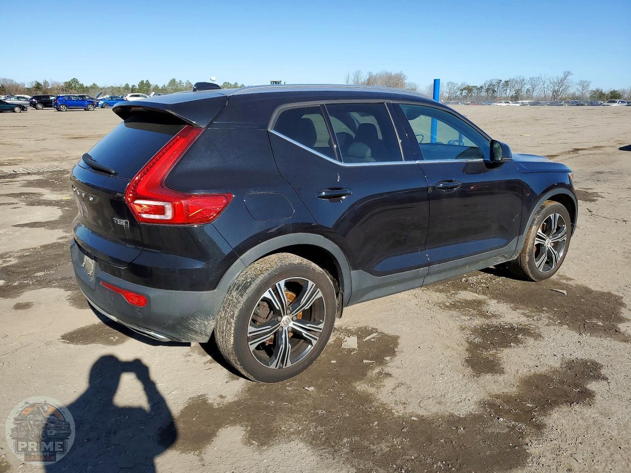 2020 VOLVO XC40 — фото 3