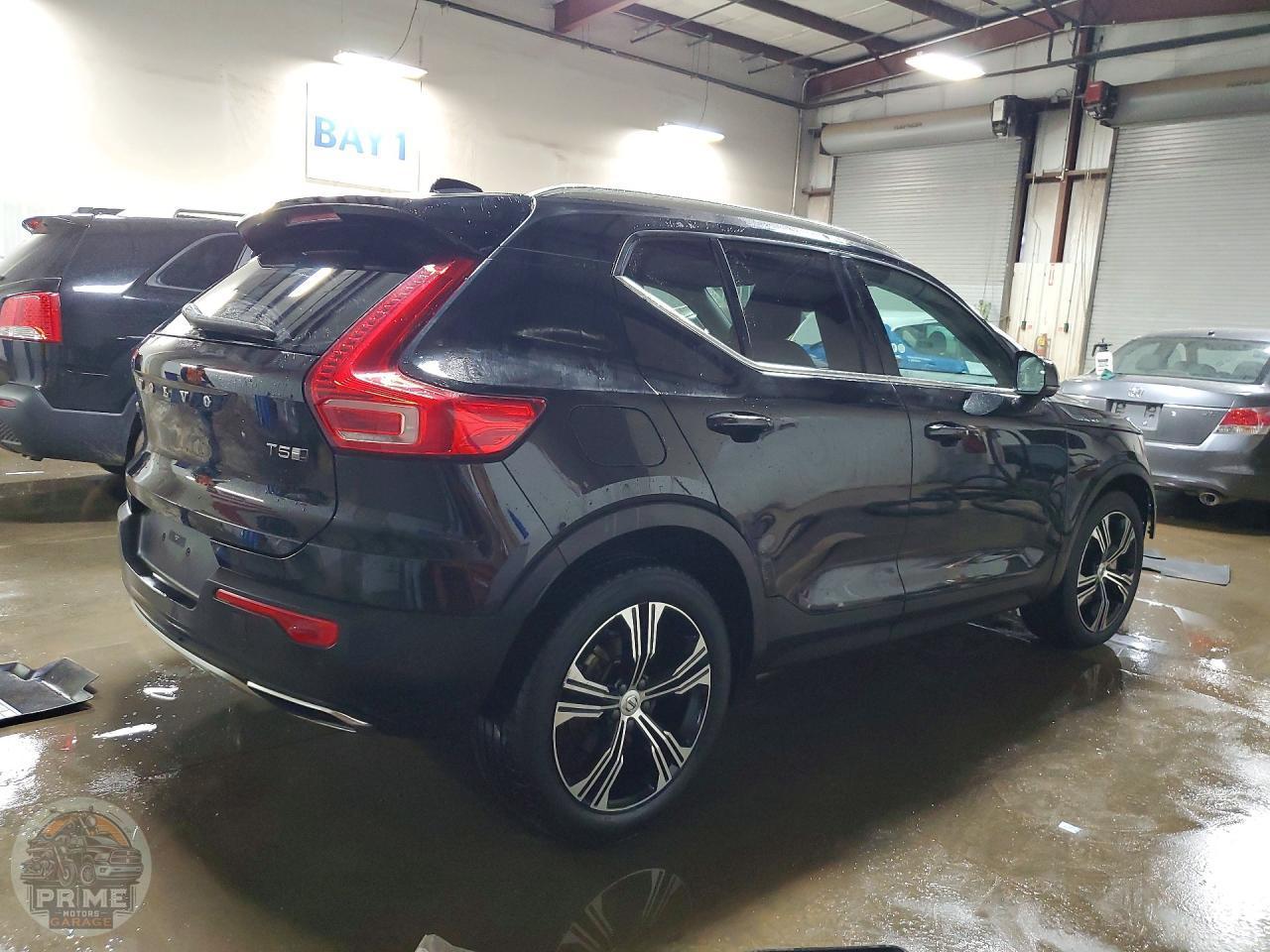 2020 VOLVO XC40 — фото 3