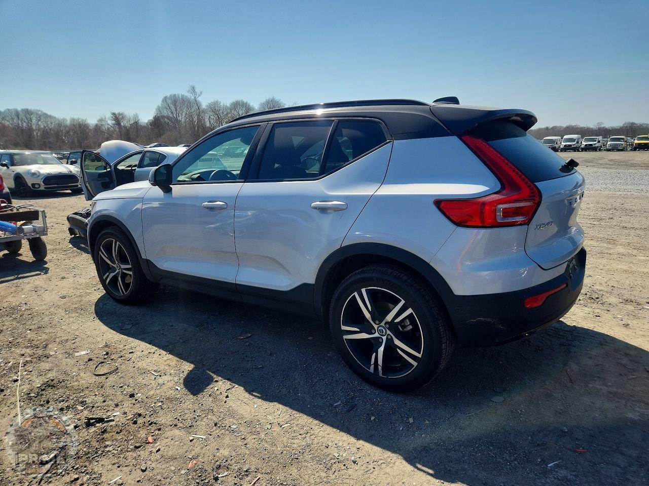 2021 VOLVO XC40 — фото 2