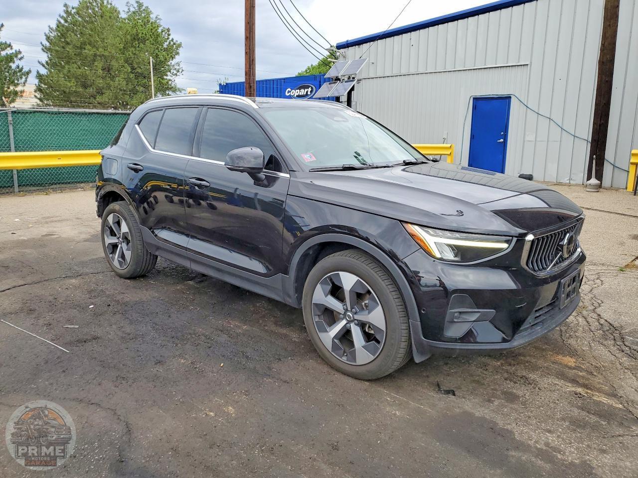 2023 VOLVO XC40 — фото 4