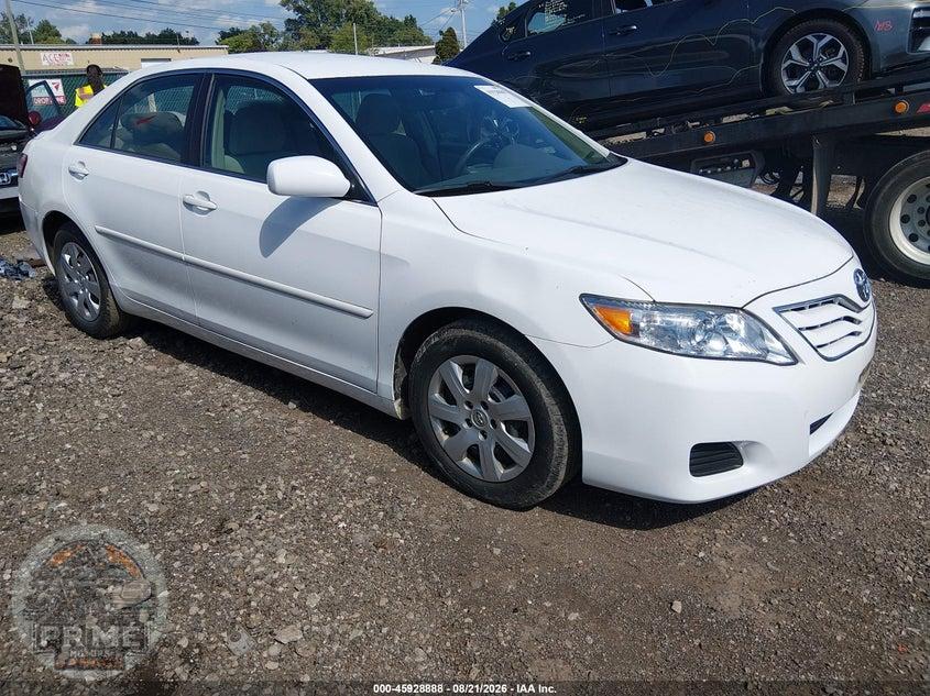 2010 TOYOTA CAMRY LE — фото 1
