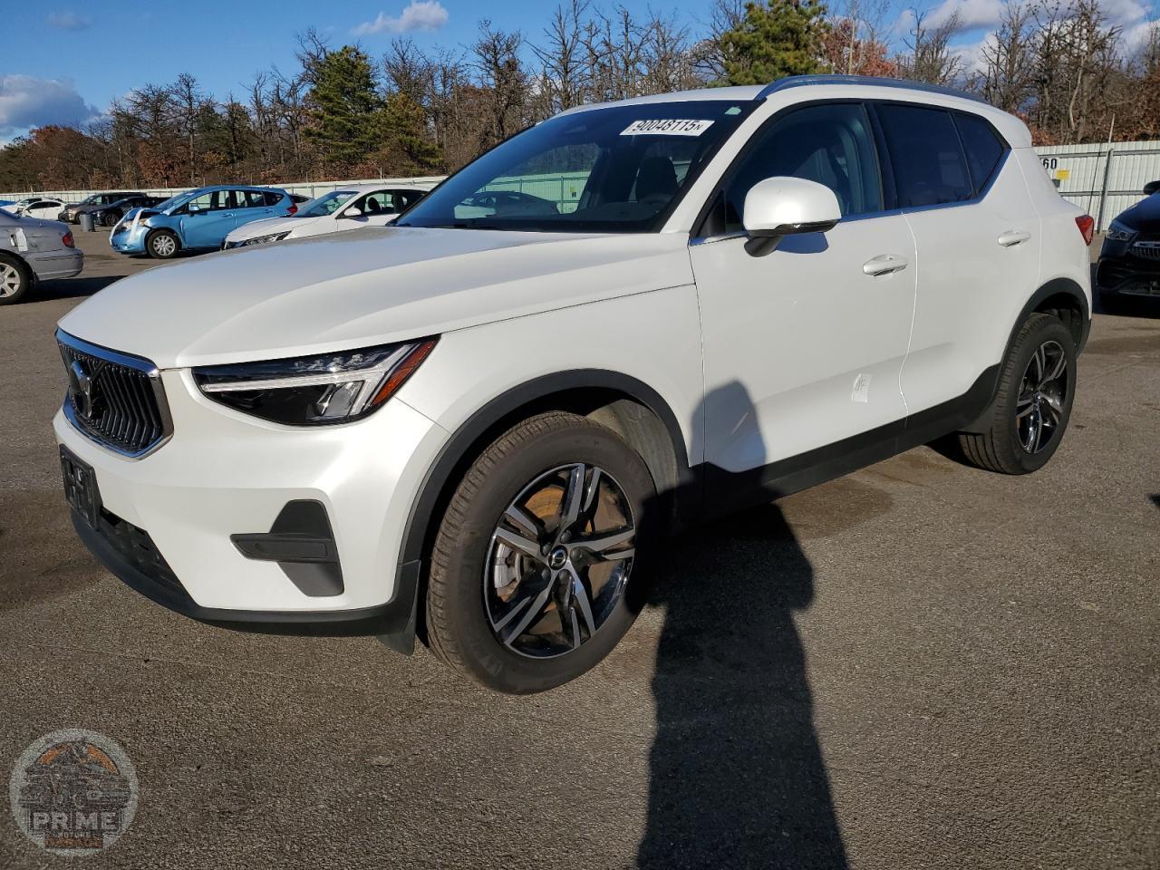 2025 VOLVO XC40 — фото 1