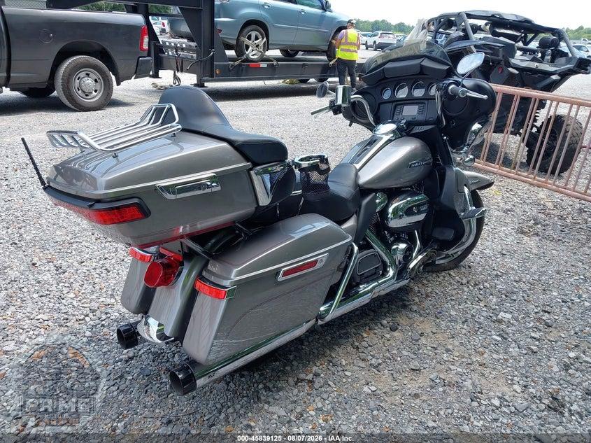 2017 HARLEY-DAVIDSON FLHTCU (ULTRA CLASSIC ELECTRA GLIDE) ULTRA CLASSIC ELECTRA GLD — фото 4