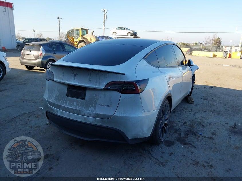 2024 TESLA MODEL Y PERFORMANCE DUAL MOTOR ALL-WHEEL DRIVE — фото 4