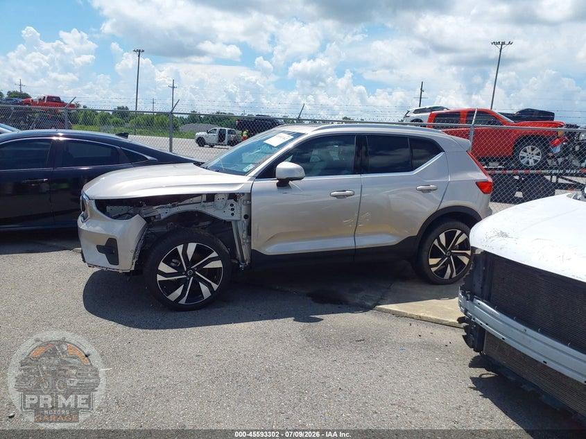 2023 VOLVO XC40 B5 PLUS BRIGHT THEME — фото 14